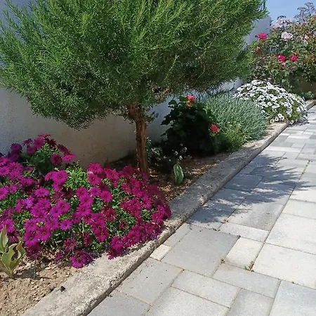 Tonina - House With Terrace, Jacuzzi, Free Parking * Split