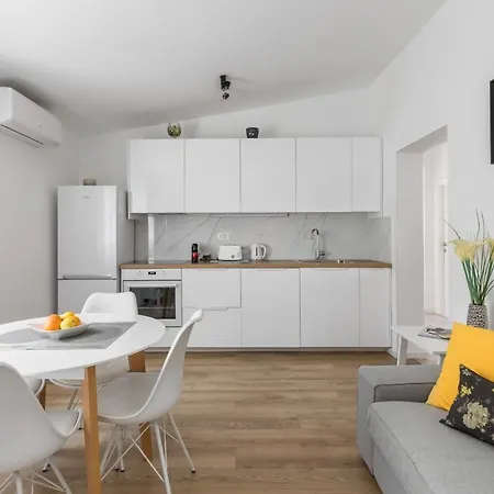 Tonina - House With Terrace, Jacuzzi, Free Parking Apartment
