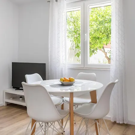 Tonina - House With Terrace, Jacuzzi, Free Parking Apartment *