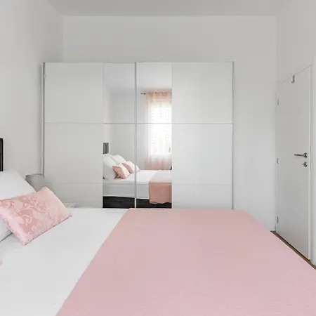 Tonina - House With Terrace, Jacuzzi, Free Parking *