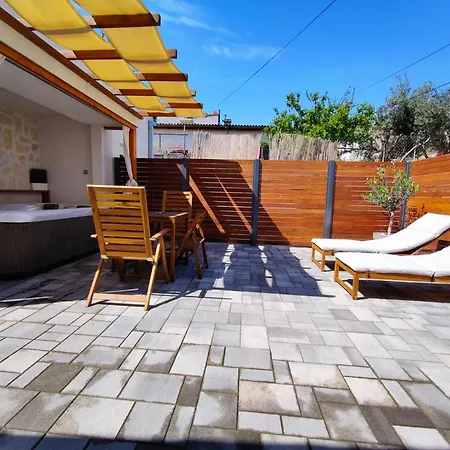 Tonina - House With Terrace, Jacuzzi, Free Parking Apartment *