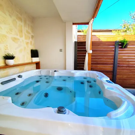 Tonina - Private Jacuzzi, Free Parking, Terrace * スプリト