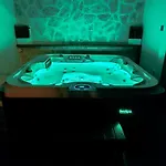 Tonina - Private Jacuzzi, Free Parking, Terrace Apartamento