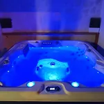 Tonina - Private Jacuzzi, Free Parking, Terrace Apartamento