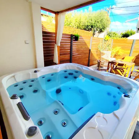아파트 Tonina - Private Jacuzzi, Free Parking, Terrace