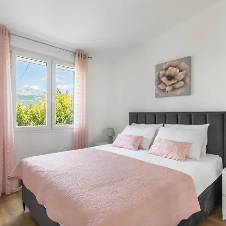 Tonina - House With Terrace, Jacuzzi, Free Parking *