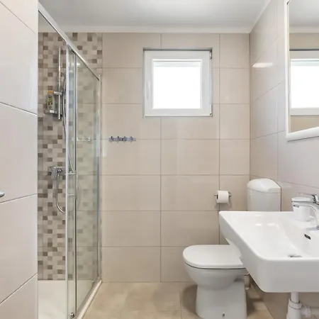 Tonina - Private Jacuzzi, Free Parking, Terrace 斯普利特